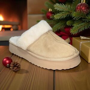 Altar’d State Womens Mammoth Platform Slipper Tan Size 9Sherpa Lined Worn Once
